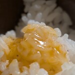 近江牛ホルモン いるもん - 卵が美味しいのでついついかけてみました