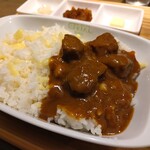 ガヴィアルプラス  麻布十番店 - ルーを掛けるとチーズが溶けて絶妙な味に！