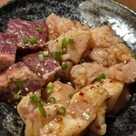 近江牛ホルモン いるもん - 左ハツ    右ホルモン 、下上ミノ