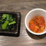 炭火焼肉 久 - 小松菜ナムル・キムチ