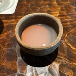 鮨 三心 - 水と蛤だ明けで取った蛤出汁のスープ
