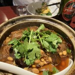 陳家私菜 渋谷店 - スパイス香るモツ煮込み　酸味、辛味が渾然一体