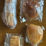 グルグルベーカリー - 左上から時計回りに限定ミルクフランス→ミルクロール→クリームパン→スコーン