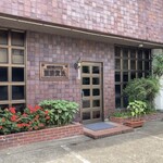 Coffee Kizoku - 這是一家開業47年的老字號咖啡店。外觀設計相當厚重，給人一種穩重的感覺。