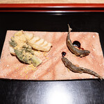 室町 和久傳 - 稚鮎 筍 たらのめ 削り唐墨 天ぷら