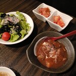 SATOブリアン - 前菜３種(ビーフシチュー、サラダ、キムチ)