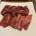 ぴょんぴょん舎  GINZA UNA - ランチのお肉（カルビ、ハラミ）