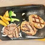ビッグボーイ　 - 料理写真:大俵ハンバーグ＆カットステーキ