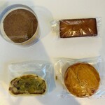 お菓子と結び Createur de Douceurs - 左上から時計回りに全粒粉のサブレ→フィナンシェ→ラルジャンピスタージュ→夏のシュトーレン