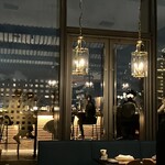 Mole TAQUERIA Y BAR - 夜はムードたっぷり。女性を誘えば男性の株爆上げだろう。