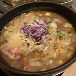 Mole TAQUERIA Y BAR - ポソレ。トマト風味のモツとコーンのスープ。