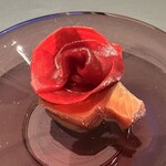 プレゼンテ スギ - GV鰹
      　中骨
      　フランボワーズ　千葉県苺　発酵エキス
      　ビーツ　ピクルス
      　八千代牛乳　ヨーグルト
      　柚子ジャム