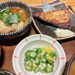 土鍋炊ごはん なかよし - 鶏とキャベツの煮物、鮪の西京焼き