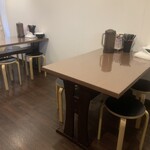 担々麺 錦城 - 　　　2階テーブル席