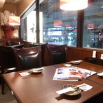 福の膳　 - 店内窓際のテーブル席