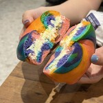 NEW NEW YORK CLUB BAGEL & SANDWICH SHOP - レインボーベーグル(プレインクリームチーズ入り)¥788