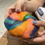 NEW NEW YORK CLUB BAGEL & SANDWICH SHOP - レインボーベーグル¥410