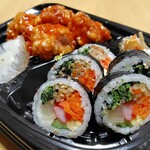 カンナムキンパ - 料理写真:キンパ＆ヤンニョムチキン