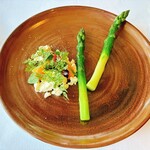 レストラン・モリエール - 美瑛産のアスパラガス
      瀬戸な町のフレッシュチーズ