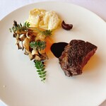 レストラン・モリエール - 十勝の彩美牛 赤ワインソース まいたけ
      真狩村のメークイングラタン