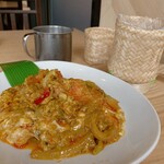 Baan TukTuk - 料理写真:プーパットポンカリー＆カオニアオ