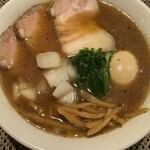 らぁめんや やしげる - 焦がし煮干らぁめん/スペシャル(1,200円)