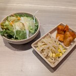 花ほのお鎌倉 焼肉ジャンボProduce - セットのサラダ、ナムル、キムチ