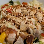ブッフェダイニングポルト - 国産鶏のソテー ピーナッツのソース