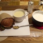 OGADA - 大豆ミートバーガー、栗と高麗人参のホットミルク