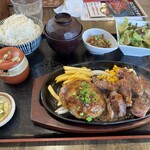 ステーキ&ハンバーグ 前田亭 - 赤身サイコロステーキ&ハンバーグコンボ　ご飯大盛りで