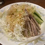 鶏舎 - 隆起した山のような冷やしそば