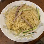 鶏舎 - 麺量が多いのでバランスよく混ぜるのは難しい