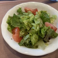 厳選洋食さくらい - サラダはビネガーが効いていてあっさりと旨し。