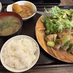 たこ焼・駄菓子 ぷるぷる - 鶏もも焼きネギ塩ダレとカレー