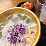 オルレギル - コンクッス　暑い夏にぴったり　濃厚な 濃厚な豆乳がたっぷりの濃厚な濃厚なスープに冷麺が結構入っています　こちらを頼む時はキンパは分け分けした方が良いと思います