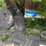 古民家カフェ あい - 庭にあった謎の像
