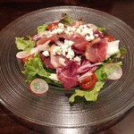 Cheese Dining Zolo - 鴨とトレビスのサラダ　斜めから