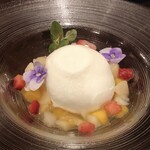 Cheese Dining Zolo - 桃のカプレーゼ　1518円