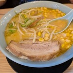 めちゃッ!餃子 餃飯軒 - 味噌バタコーンラーメン…の食べかけ