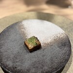 305447410 - 