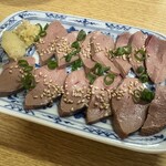 とん八 - 低温調理レバ刺し