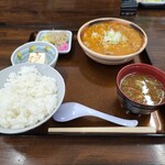 もつ煮屋 日の出 - 