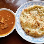 ミルチ - 牛すじカレーとレーズンナン