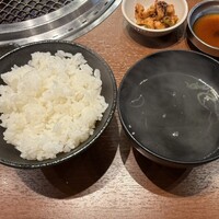 南新宿 和牛焼肉 慶 - ライスとスープ