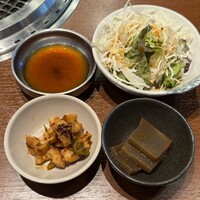 南新宿 和牛焼肉 慶 - サラダなど
