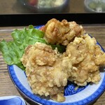 葉竹 - 大ぶりの唐揚げが3つ