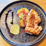MAISON INCO - チキングリル　ビーツとズッキーニ、うすいえんどうピクルス
