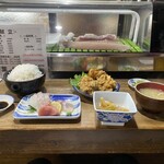 葉竹 - 葉竹定食(ご飯大盛り)全景　＊並べ方は手の怪我をしてる自分が、食べ易いように並べ変えたモノです。