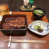 わたべ - うな重(上・地焼き)とウーロン茶 わたべ - うな重(上・地焼き)とウーロン茶