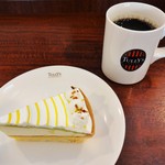 タリーズコーヒー - 「レモン＆ライムタルト」税込430円 と、「S コーヒー」檸檬の 酸味とムースの甘さが相まって、下に敷かれた 甘さを抑えたタルトの美味しい食感を引き立てています。